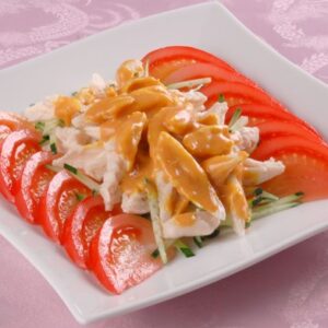 Hyper-Realistic Chicken Salad Replica with Fresh Tomato Slices